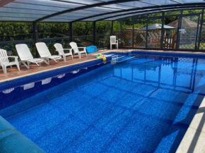 WE ARE UNIQUE ! Just 4 min level walk to Beach, Pubs, Shops, Restaraunts, Fab htd Pool, Hottub, Games room, BBQ's,Tranquil gardens, Bassets Acre, Just 6 Beautiful 1 to 3 bedroom, Holiday homes with Fr